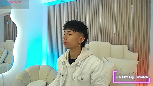 Snapshot of Aiden_Rivers_ chatting on March 17, 2026, 12:52 pm Aiden Rivers online show from March 17, 2026, 12:52 pm
