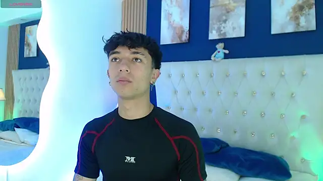 Snapshot of Aiden_Rivers_ chatting on April 17, 2026, 1:25 pm Aiden Rivers online show from April 17, 2026, 1:25 pm