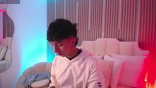 Snapshot of Aiden_Rivers_ chatting on March 4, 2026, 12:46 pm Aiden Rivers online show from March 4, 2026, 12:46 pm