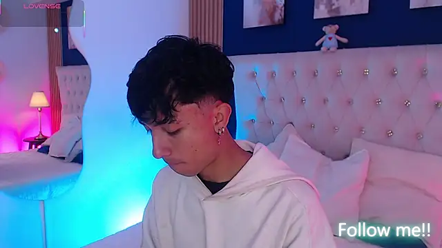 Snapshot of Aiden_Rivers_ chatting on April 6, 2026, 12:50 pm Aiden Rivers online show from April 6, 2026, 12:50 pm