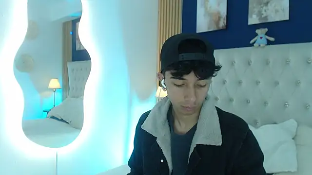 Snapshot of Aiden_Rivers_ chatting on April 1, 2026, 12:50 pm Aiden Rivers online show from April 1, 2026, 12:50 pm