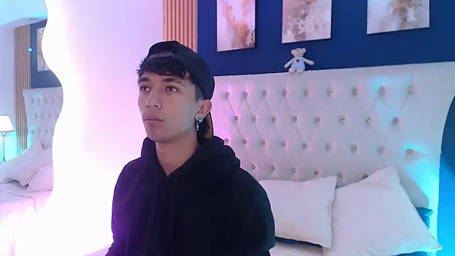 Snapshot of Aiden_Rivers_ chatting on April 3, 2026, 12:44 pm Aiden Rivers online show from April 3, 2026, 12:44 pm