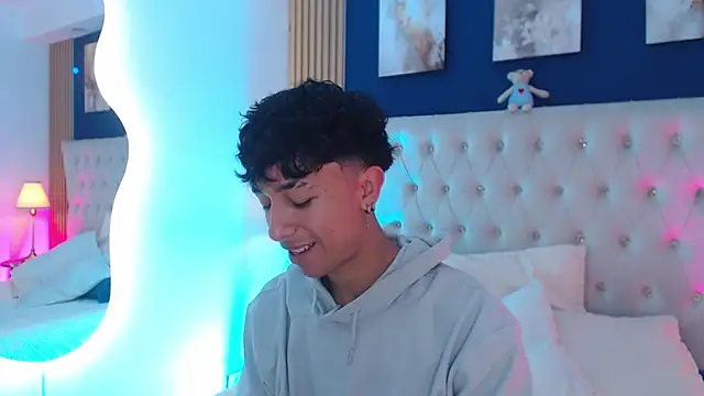 Snapshot of Aiden_Rivers_ chatting on April 7, 2026, 1:13 pm Aiden Rivers online show from April 7, 2026, 1:13 pm