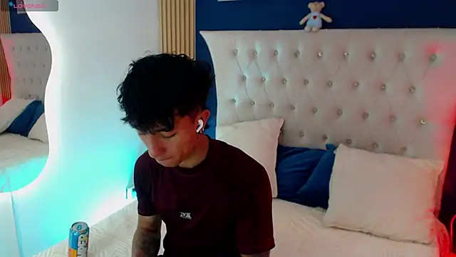 Snapshot of Aiden_Rivers_ chatting on March 28, 2026, 12:50 pm Aiden Rivers online show from March 28, 2026, 12:50 pm