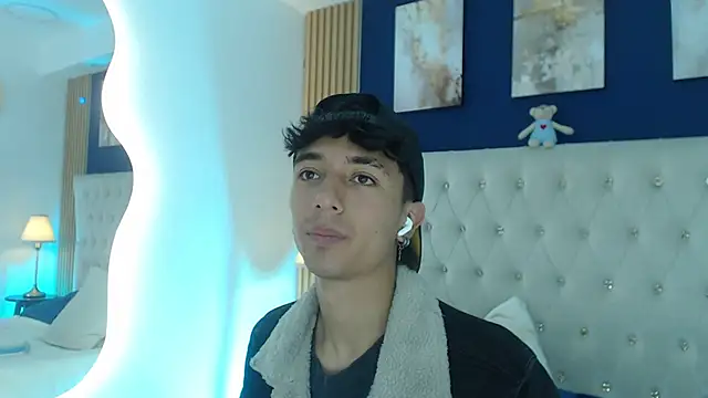Snapshot of Aiden_Rivers_ chatting on April 1, 2026, 1:41 pm Aiden Rivers online show from April 1, 2026, 1:41 pm