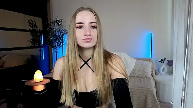 Oxy Foxie online show from June 10, 2026, 3:46 pm