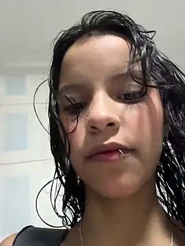 Snapshot of soffii-estrella chatting on May 3, 2026, 10:35 pm soffii-estrella online show from May 3, 2026, 10:35 pm