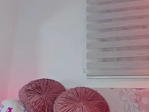 Snapshot of yourlollypetite chatting on March 8, 2026, 2:04 am yourlollypetite online show from March 8, 2026, 2:04 am