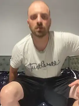 Snapshot of Scarbau chatting on July 11, 2026, 9:04 pm Scarbau online show from July 11, 2026, 9:04 pm
