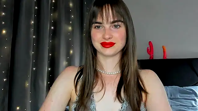 Snapshot of megann_fox2 chatting on June 15, 2026, 6:40 pm megann fox2 online show from June 15, 2026, 6:40 pm