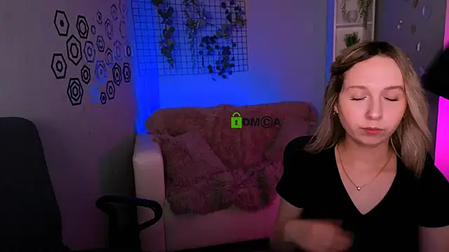 Snapshot of amalialowell chatting on March 28, 2026, 8:10 pm amalialowell online show from March 28, 2026, 8:10 pm