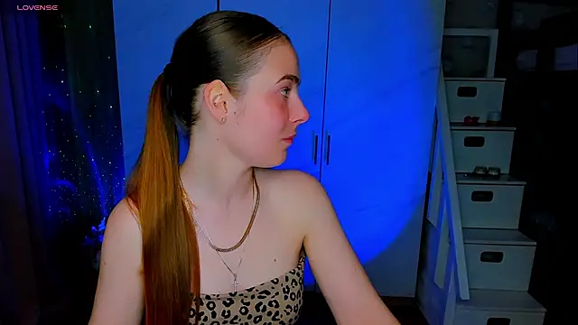 Snapshot of Maddy_Wood_ chatting on June 15, 2026, 3:44 pm Maddy Wood online show from June 15, 2026, 3:44 pm