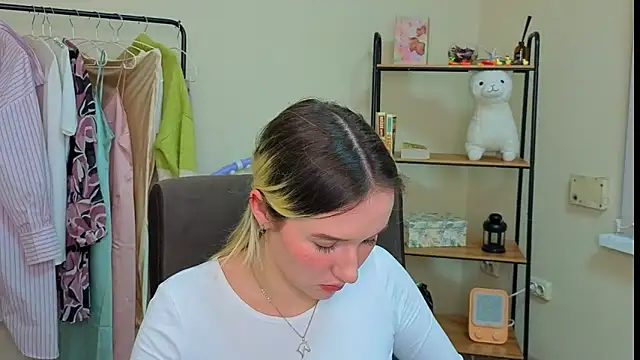 AshleyySchwartz online show from February 19, 2026, 12:57 pm