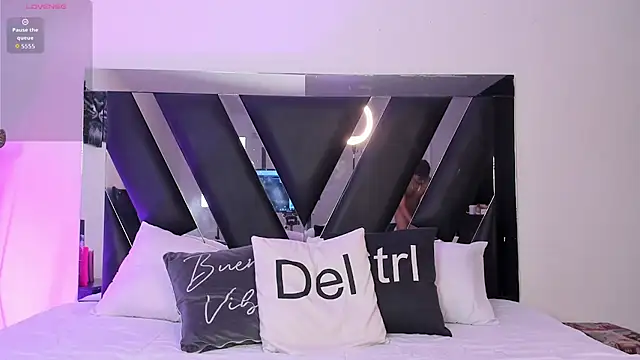 Mia Iron online show from March 21, 2026, 1:37 pm