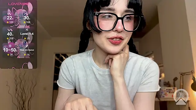 alicelanei online show from May 18, 2026, 7:40 pm