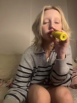 urlittlebaby666 online show from February 20, 2026, 4:53 pm