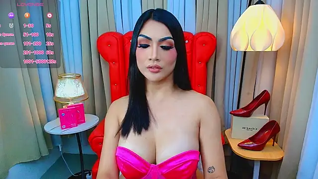 Snapshot of Laureen_Hilton chatting on July 9, 2026, 12:26 pm Laureen Hilton online show from July 9, 2026, 12:26 pm