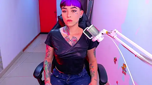 nova kitttyy online show from April 26, 2026, 1:25 am