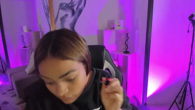 Snapshot of SiaFoxx_ chatting on February 20, 2026, 4:42 am SiaFoxx online show from February 20, 2026, 4:42 am