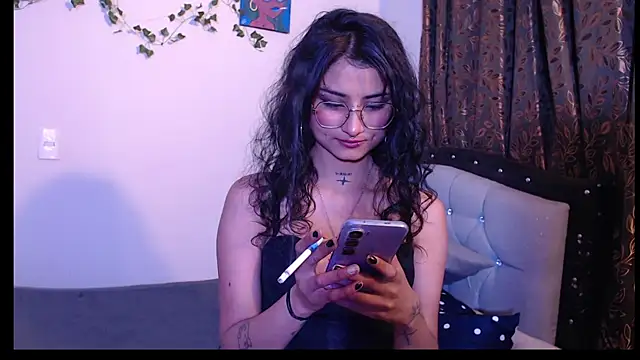 Snapshot of Lili__Clan chatting on June 15, 2026, 4:01 am Lili Clan online show from June 15, 2026, 4:01 am