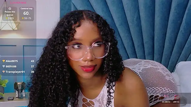 Snapshot of Chloe-Rose- chatting on June 5, 2026, 6:52 am Chloe-Rose- online show from June 5, 2026, 6:52 am