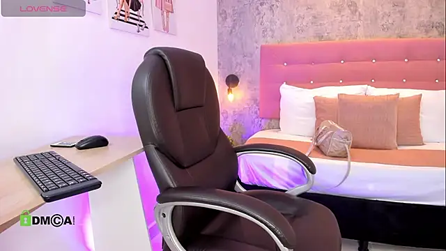 Snapshot of brithanycampbell chatting on April 7, 2026, 12:29 pm brithanycampbell online show from April 7, 2026, 12:29 pm