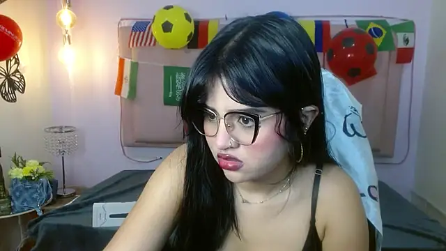 Snapshot of mila_quin chatting on June 21, 2026, 12:33 pm mila quin online show from June 21, 2026, 12:33 pm