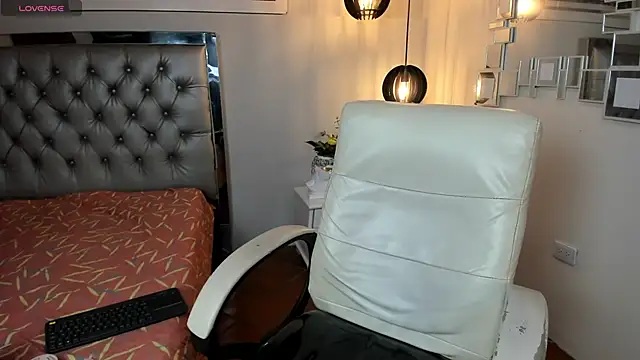 Snapshot of mila_quin chatting on May 26, 2026, 8:07 pm mila quin online show from May 26, 2026, 8:07 pm