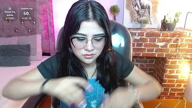 Snapshot of mila_quin chatting on April 18, 2026, 7:58 pm mila quin online show from April 18, 2026, 7:58 pm