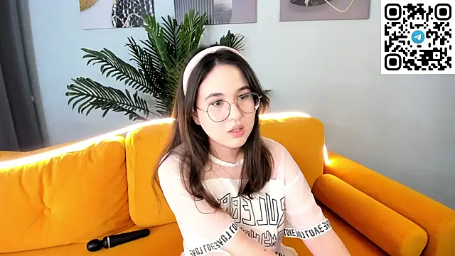 Snapshot of leylamirage chatting on June 24, 2026, 12:26 pm leylamirage online show from June 24, 2026, 12:26 pm
