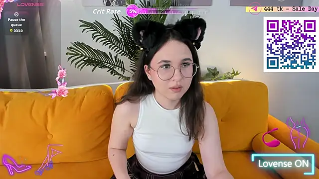 Snapshot of leylamirage chatting on June 17, 2026, 1:43 pm leylamirage online show from June 17, 2026, 1:43 pm