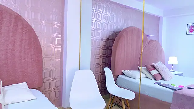 Khloe Moon online show from March 18, 2026, 7:48 pm