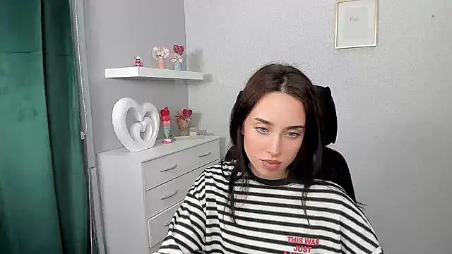 AdeleSolo online show from March 30, 2026, 5:42 am