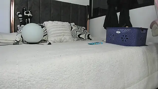 Helldy 666 online show from April 25, 2026, 4:15 am