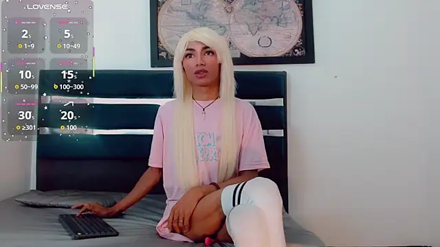 Snapshot of suzume_Mendez chatting on February 28, 2026, 11:43 am suzume Mendez online show from February 28, 2026, 11:43 am