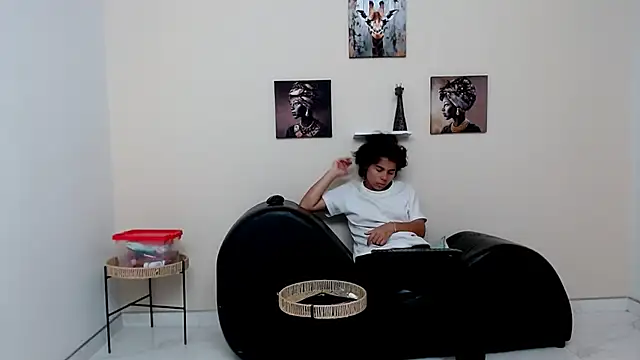 skinnysexy18 online show from April 23, 2026, 12:28 am