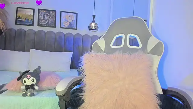 Bella  Peach online show from April 3, 2026, 3:13 am