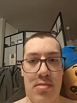 zataeidhagen online show from February 18, 2026, 4:10 am