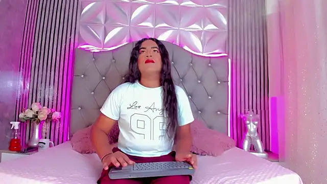 Snapshot of Valentina-Nova- chatting on April 27, 2026, 4:10 am Valentina-Nova- online show from April 27, 2026, 4:10 am
