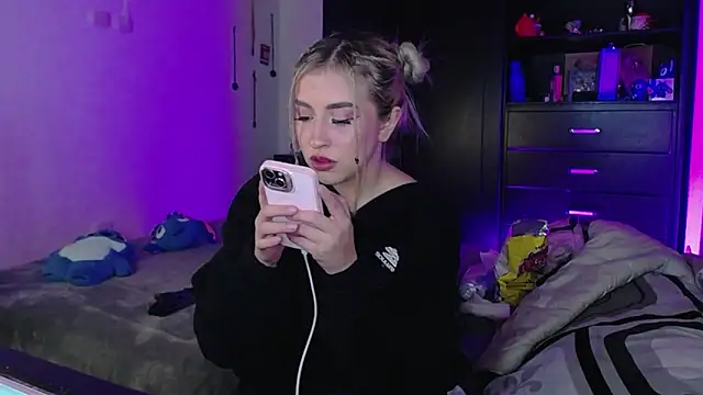 Snapshot of saradiazxxx chatting on March 16, 2026, 5:04 am saradiazxxx online show from March 16, 2026, 5:04 am