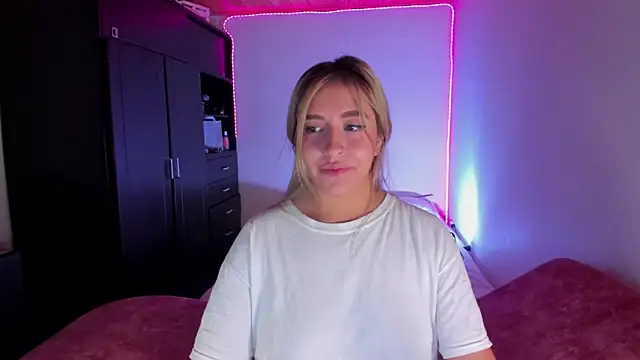 Snapshot of saradiazxxx chatting on April 11, 2026, 5:15 am saradiazxxx online show from April 11, 2026, 5:15 am