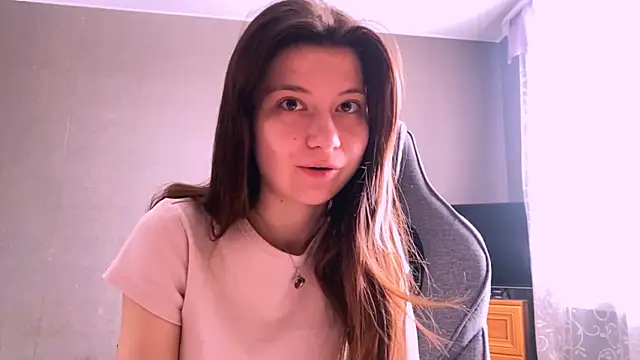 LunnaBliss online show from March 28, 2026, 6:47 am