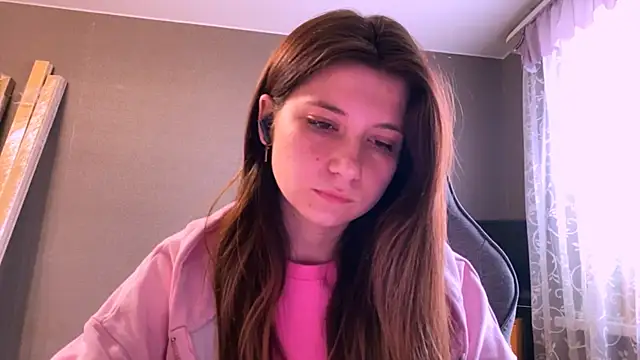 LunnaBliss online show from April 14, 2026, 12:43 pm