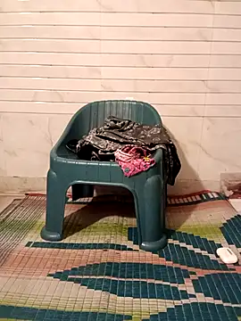 slim figure08 online show from April 15, 2026, 1:22 am