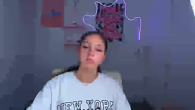 KissMeJulia online show from June 30, 2026, 11:10 am