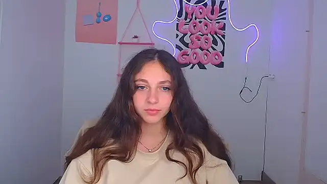 KissMeJulia online show from July 28, 2026, 5:48 am