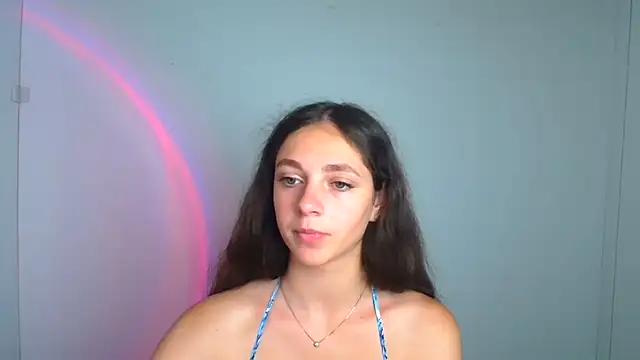 KissMeJulia online show from August 3, 2026, 9:04 am