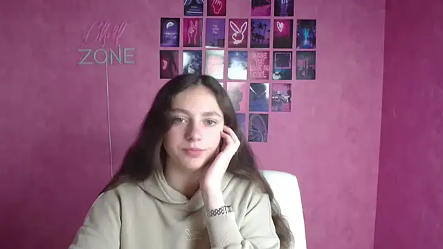 Snapshot of KissMeJulia chatting on May 15, 2026, 5:27 am KissMeJulia online show from May 15, 2026, 5:27 am