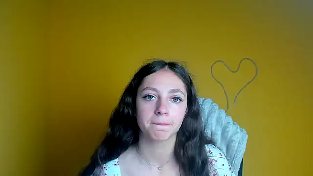 KissMeJulia online show from June 23, 2026, 11:52 am