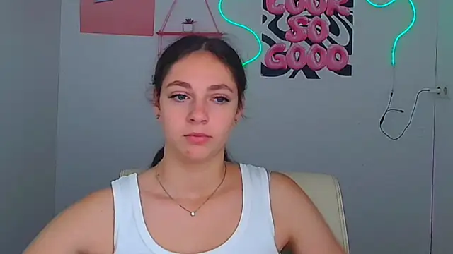 KissMeJulia online show from July 18, 2026, 5:38 am